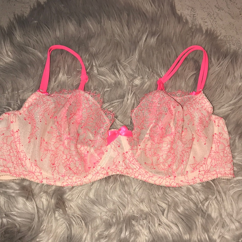 Victoria’s Secret Bery Sexy Unlined Demi